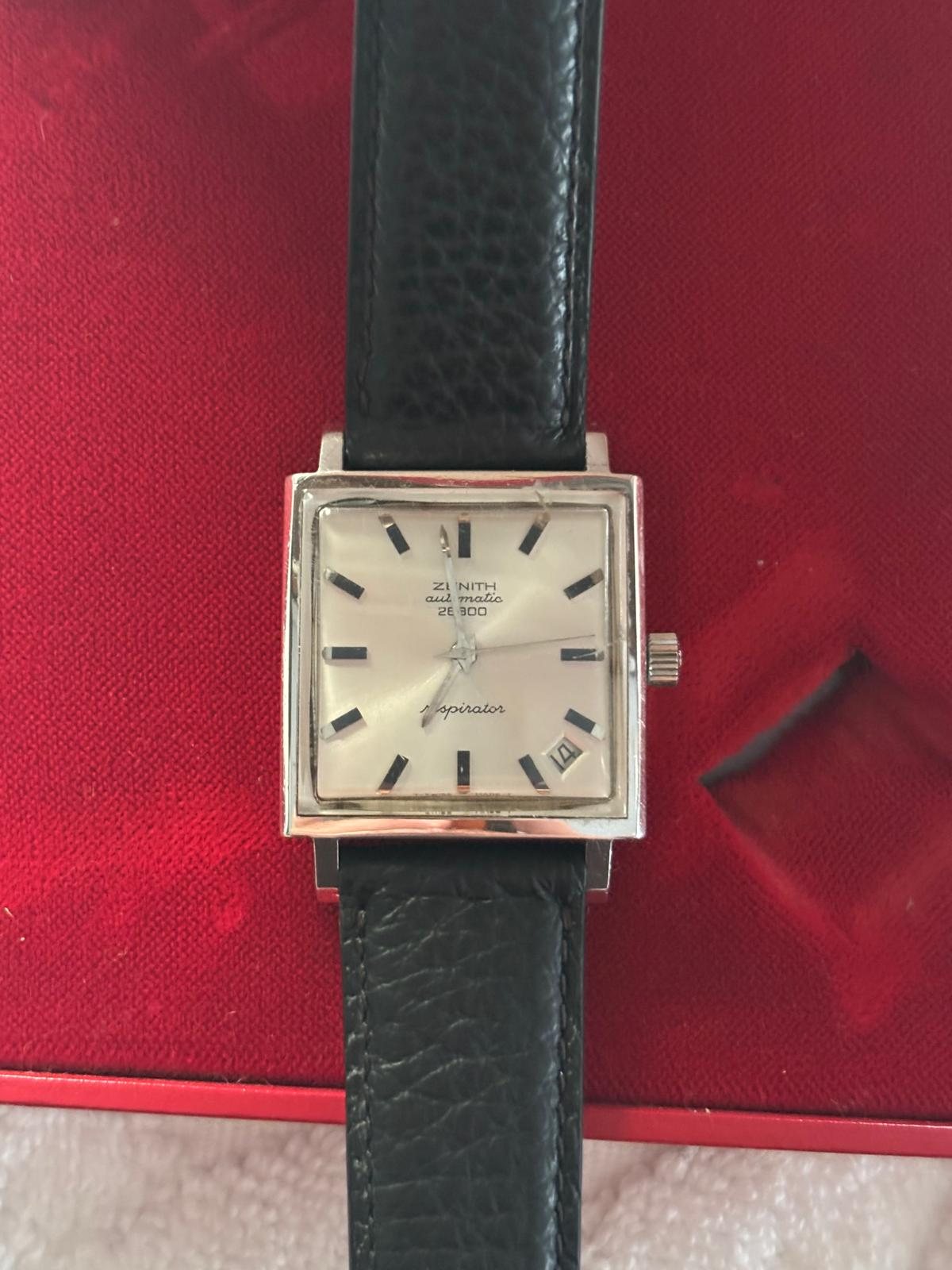 Montre-bracelet automatique carrée à cadran argenté et boîtier acier